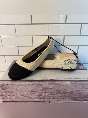 Lily & Dan round toe ballerina flats 
Size 11/12